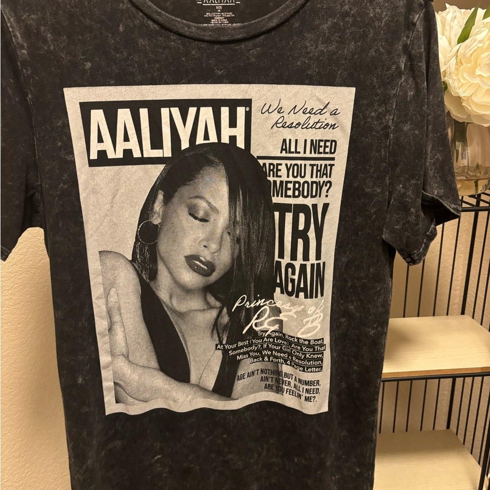 Aaliyah Graphic Black T-Shirt medium